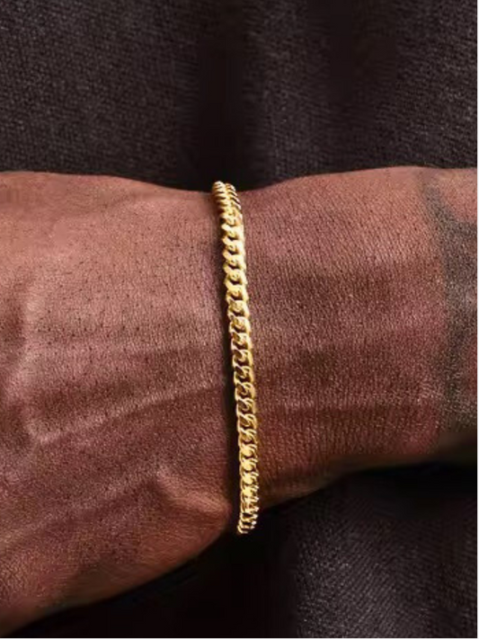 Elegant men’s gold chain link bracelet with polished finish