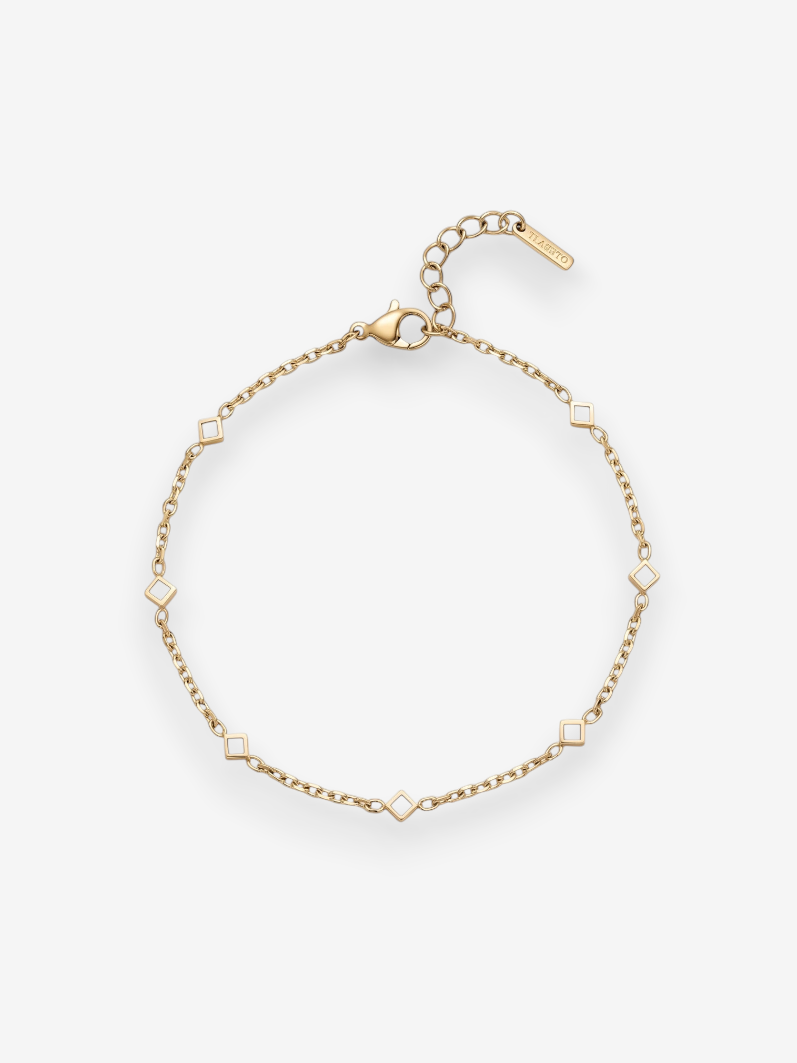 LOUVOND goudkleurige schakelarmband met verfijnde vierkante accenten in parelmoer-look op een witte achtergrond.