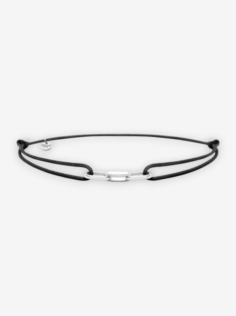 LOUVOND minimalistische armband met zwart koord en zilverkleurig schakeldetail voor een stijlvolle look.