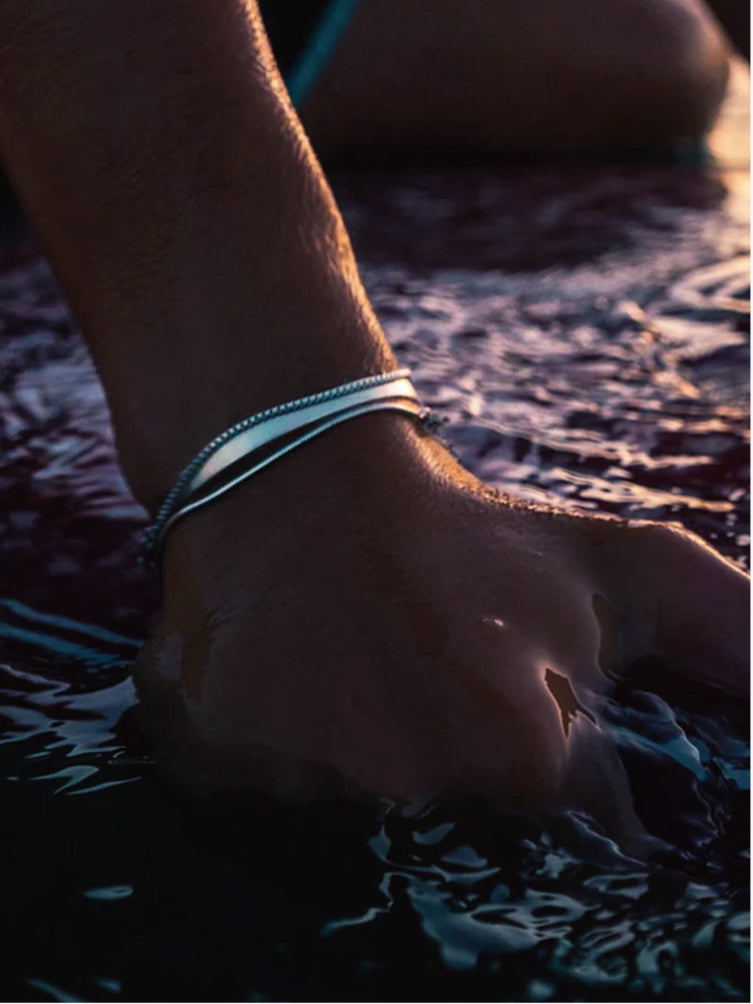 Lightweight and comfortable men’s bracelet with sleek minimalist style. Waterproof and stainless steel.