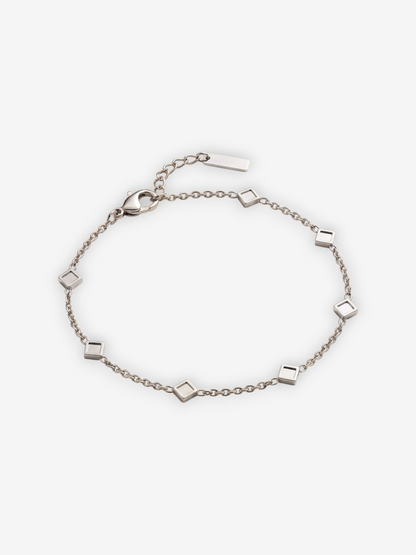 LOUVOND Prisma Link armband met zilverkleurige ketting en zeven geometrische vierkante motieven