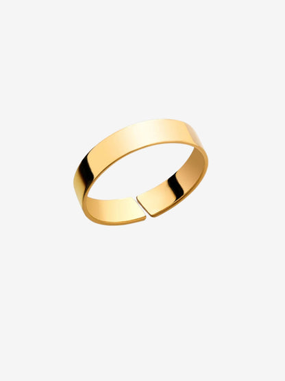Elegant men’s gold ring with polished finish – perfect for daily wear or special occasions. Timeless design, crafted in premium materials