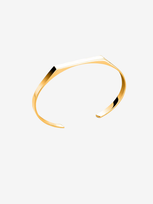 Gold stainless steel bracelet with minimalist design, waterproof, durable, and hypoallergenic – perfect for everyday wear