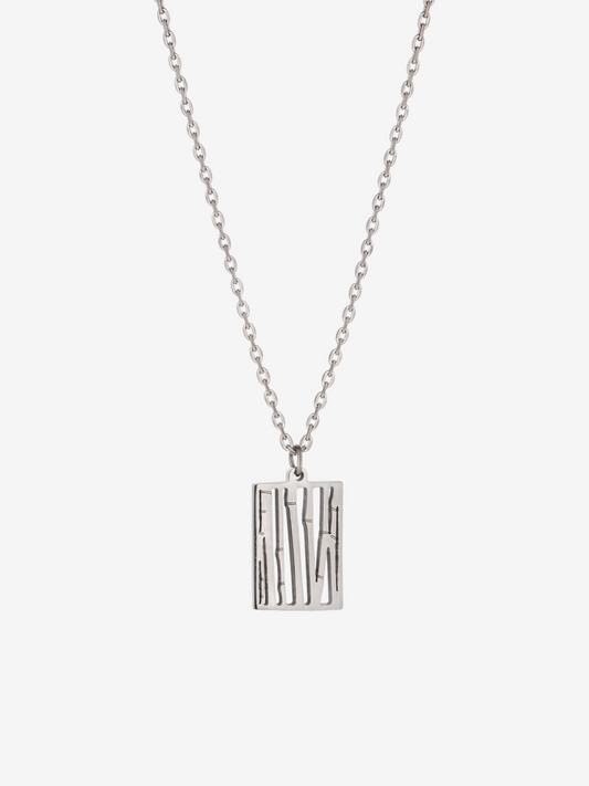 LOUVOND Abstract Pendant ketting met een zilverkleurige rechthoekige hanger met verticale open lijnen aan een ketting