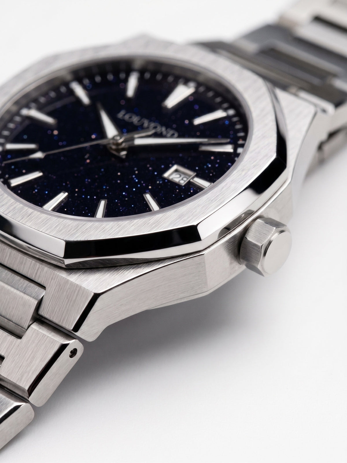 LOUVOND Célestin horloge met een diepblauwe aventurijn wijzerplaat en een geborstelde roestvrijstalen horlogeband.