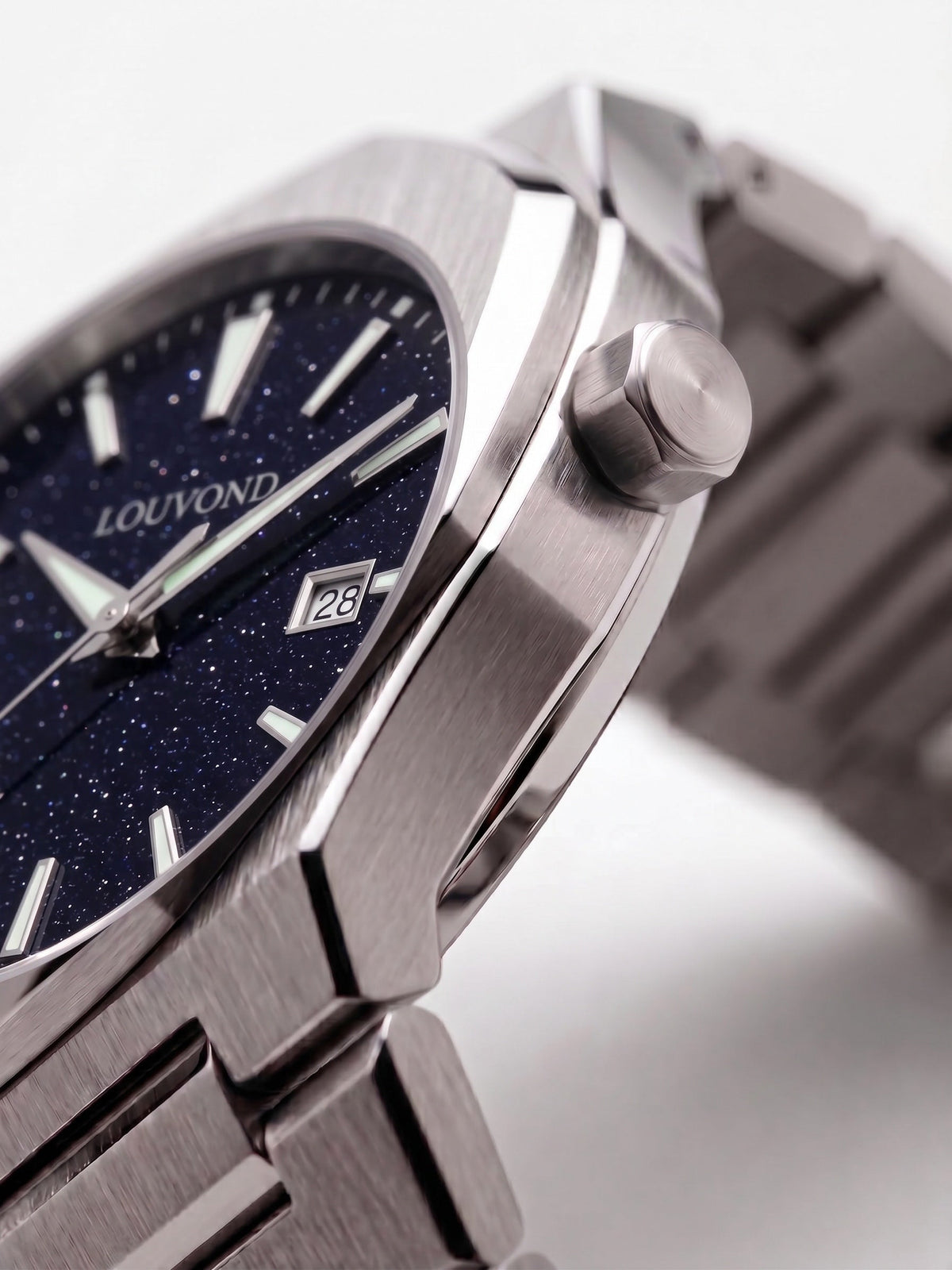 LOUVOND Célestin horloge met een diepblauwe aventurijn wijzerplaat en geborstelde roestvrijstalen horlogeband