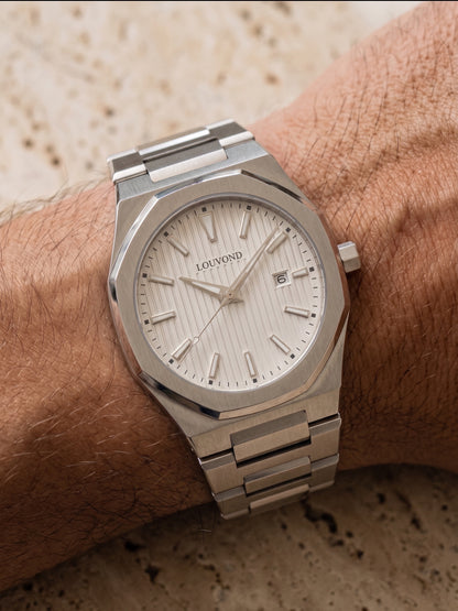 LOUVOND Célestin minimalistisch horloge met witte wijzerplaat en roestvrijstalen band om de pols