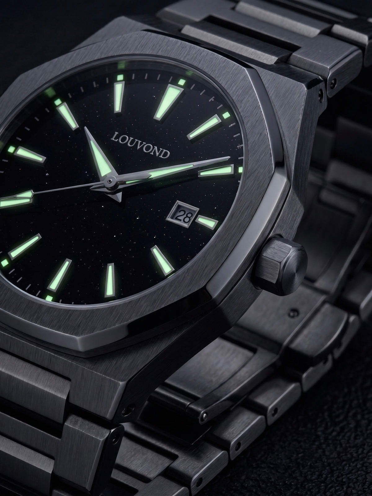 LOUVOND Célestin horloge met zwarte wijzerplaat, lichtgevende wijzers en geborstelde stalen horlogeband