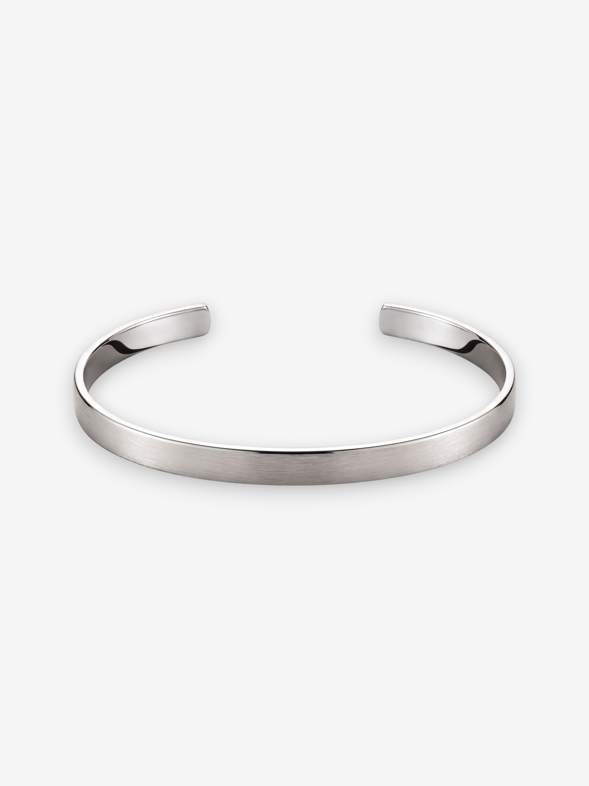 LOUVOND Orien armband in minimalistisch zilver met een geborstelde afwerking voor dagelijkse elegantie.