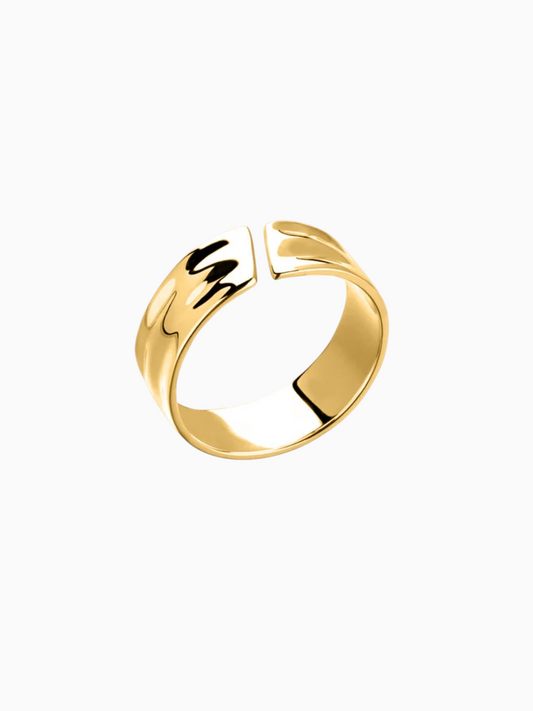 LOUVOND Ryva ring in glanzend goud met een elegant open ontwerp voor een verfijnde en tijdloze uitstraling.