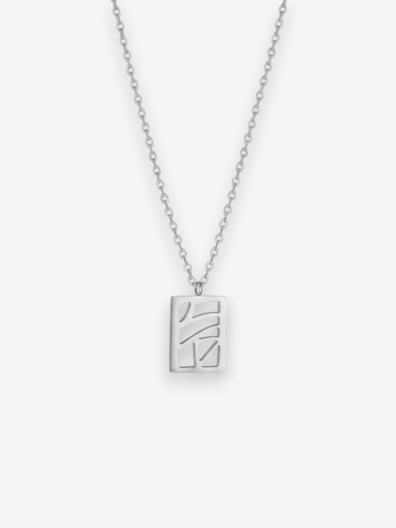 LOUVOND zilverkleurige ketting met een minimalistische rechthoekige hanger voorzien van een geometrisch patroon.