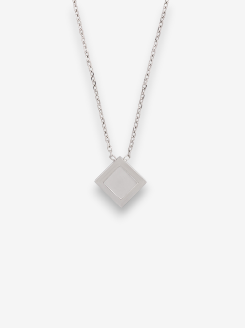 LOUVOND zilverkleurige ketting met minimalistische vierkante hanger aan een verfijnde schakelketting