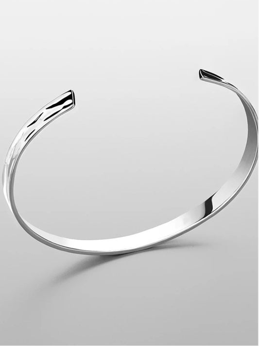 Stylish men’s textured bracelet